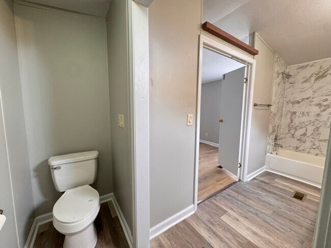 Building Photo - 1635 Pine Lake Dr