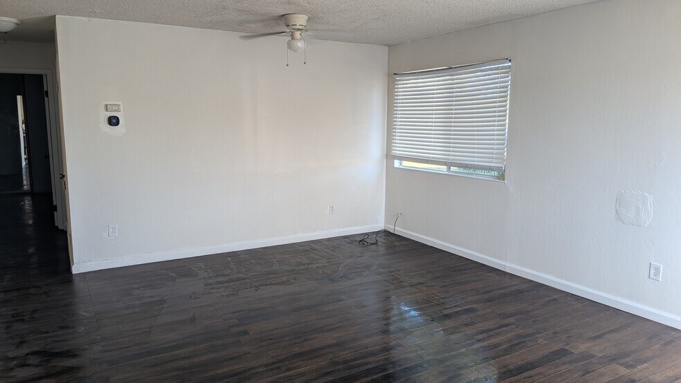 Building Photo - 2601 Hampton Ln