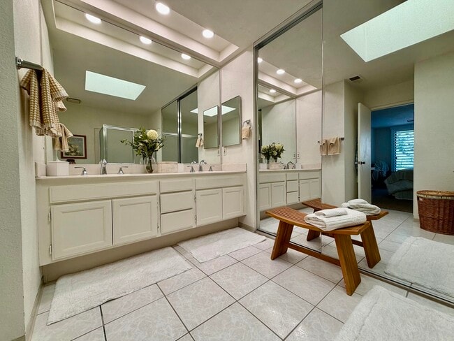 Building Photo - 231 Santa Barbara Cir