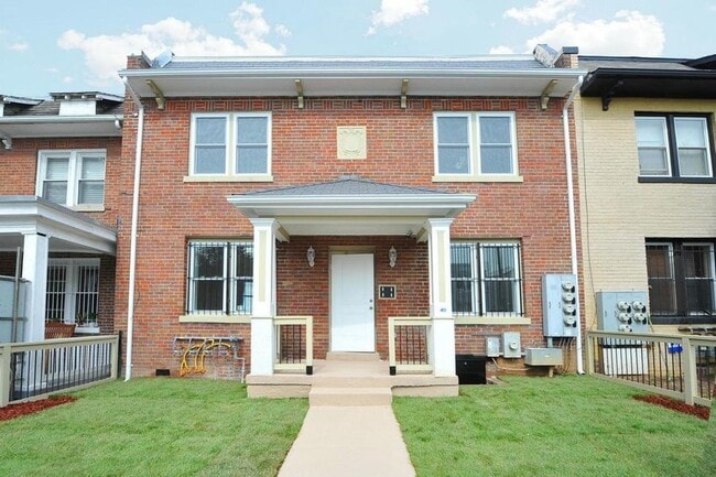 Primary Photo - 1714 West Virginia Ave NE