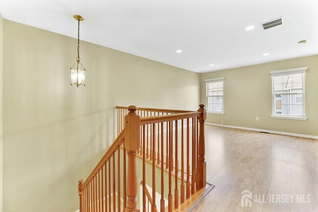 Building Photo - 102 Berkshire Dr