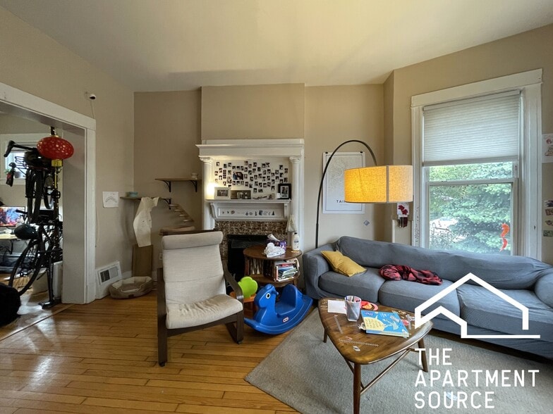 Building Photo - 3434 W Drummond Plz