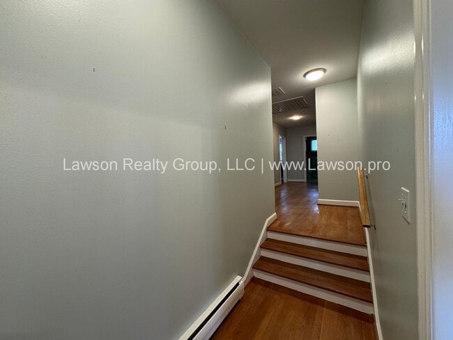 Building Photo - Spacious South Roanoke Home with Lawn Care Included