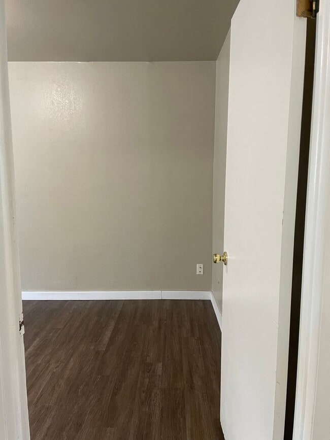 Building Photo - STUDENTS WELCOME! 5 Bedroom 3 Bathroom Single Family Home West Fort Collins