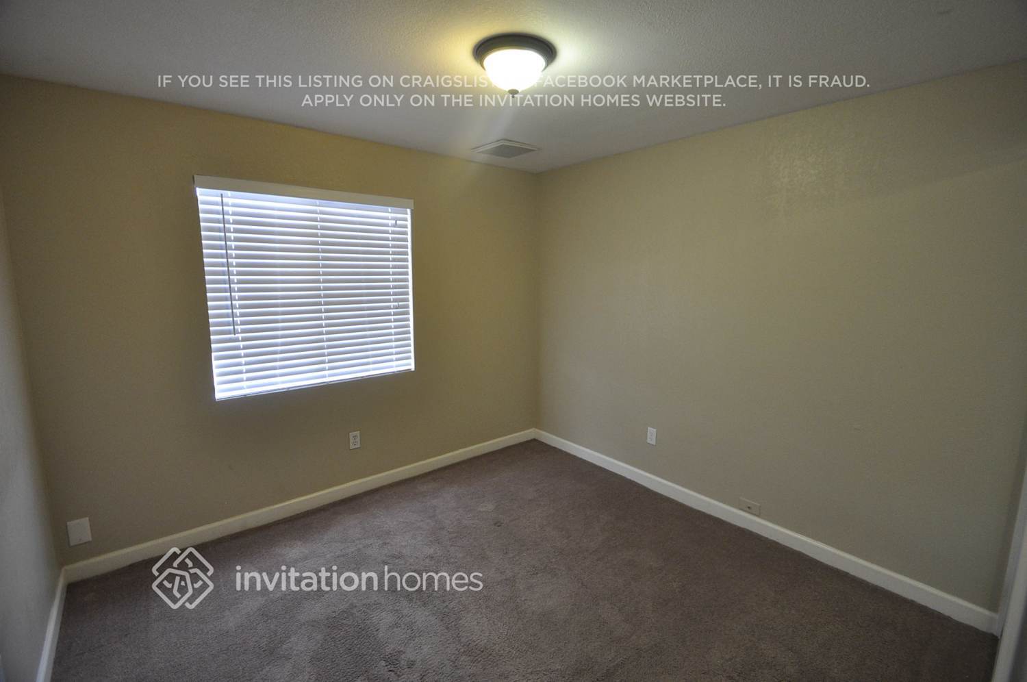 Building Photo - 3643 E Surrey Ave