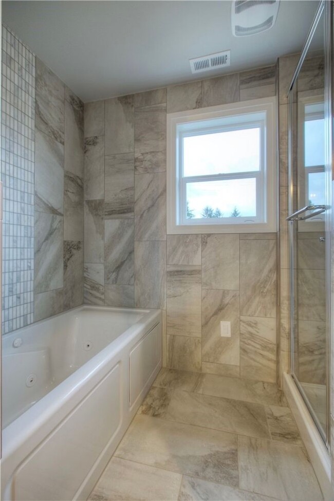 Building Photo - All inclusive master suite with private ba...