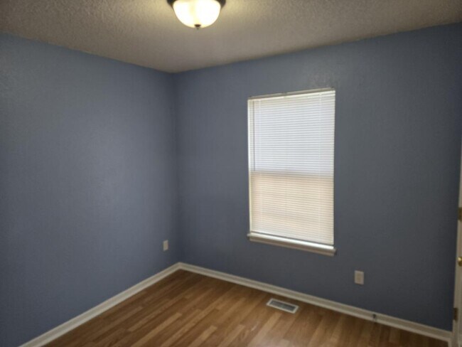 Building Photo - 11500 N Wallace Ave