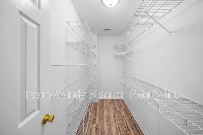 Building Photo - 3313 Country Meadow Ln
