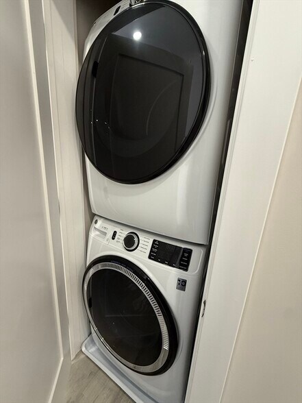 Building Photo - 10 Cawfield St