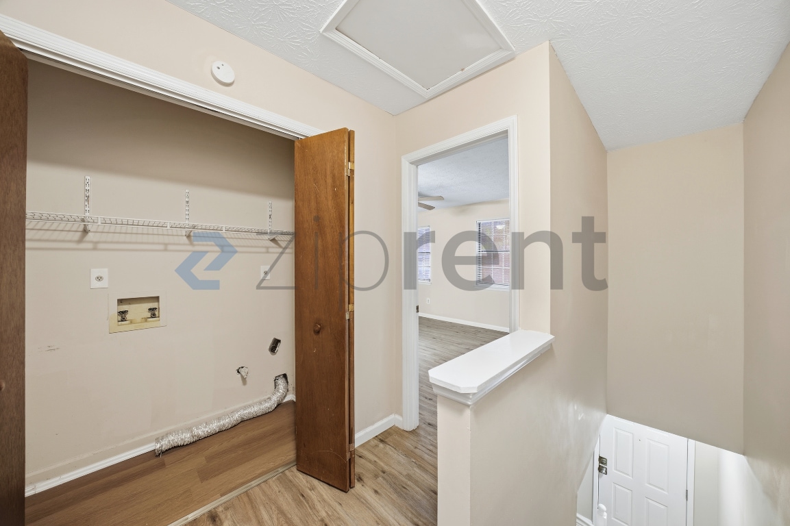 Building Photo - 5893 N Castlegate Dr