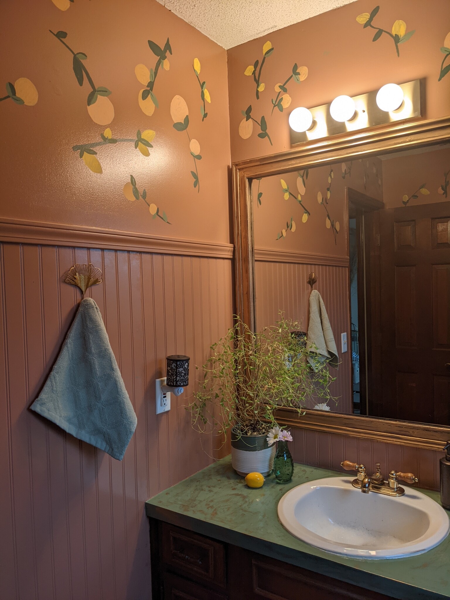 Building Photo - 39 N Basilica Ave