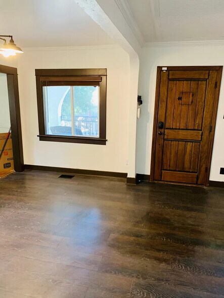 Building Photo - 915 N Chester Ave