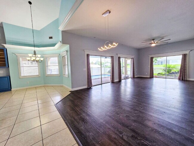 Building Photo - Waterfront Pool Home in Desirable Sunset Lakes