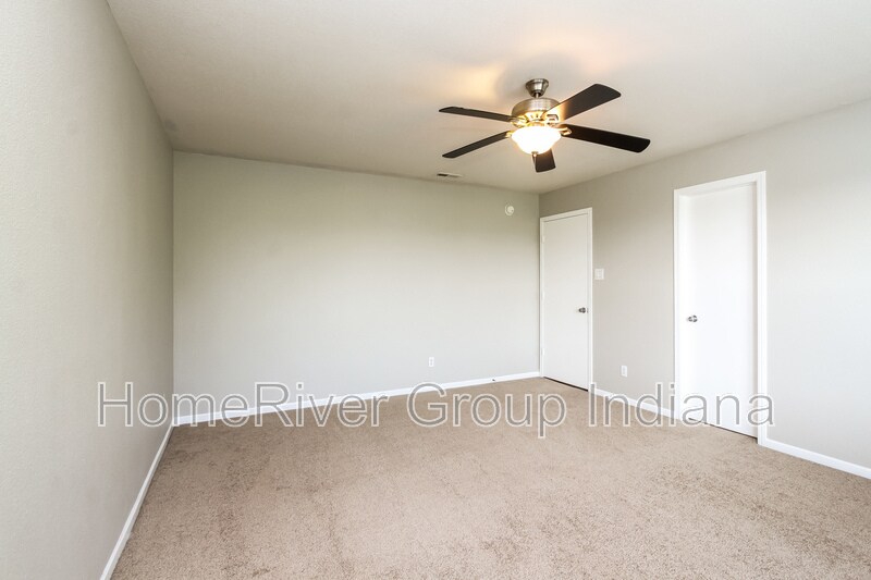 Building Photo - 3015 W Crosscreek Dr