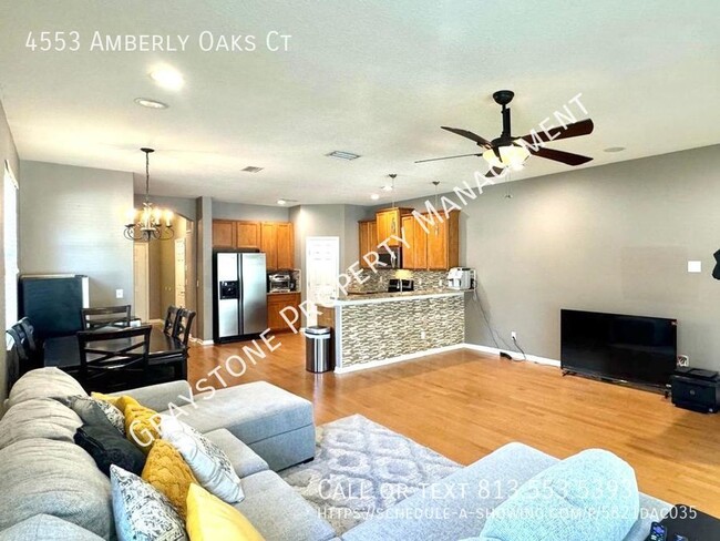 Building Photo - Charming End-Unit 3 Bed / 2.5 Bath Townhom...