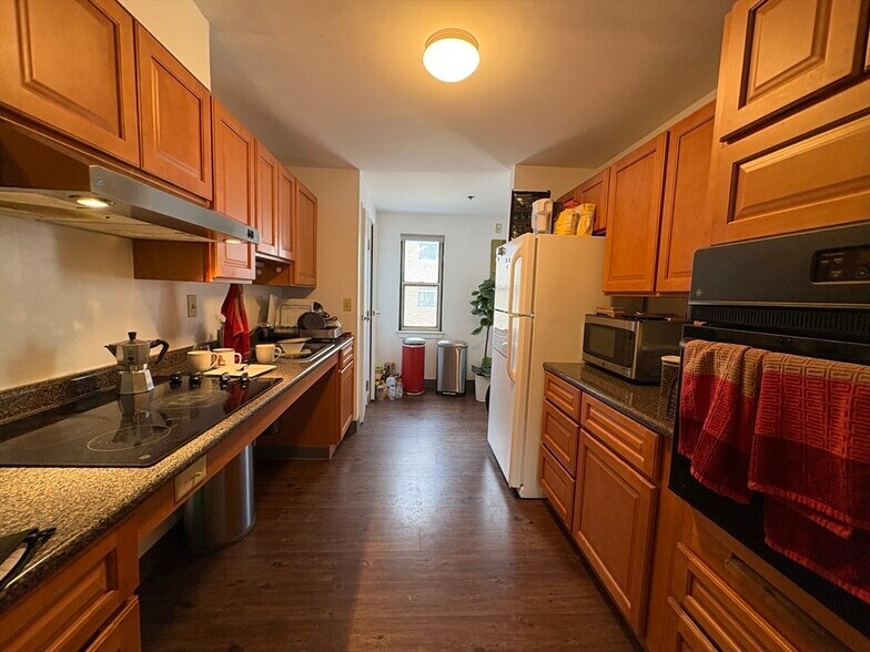 Primary Photo - 888 Washington St