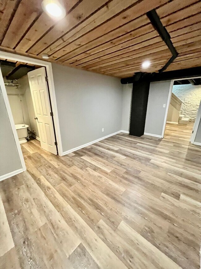 Building Photo - Comfortable 1 bedroom condo unit in KCMO!