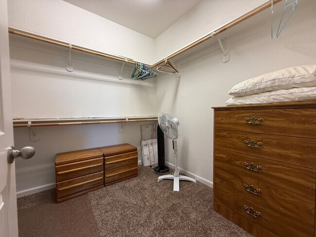 Building Photo - Must See! Fully furnished 3 bedroom, 2 bat...
