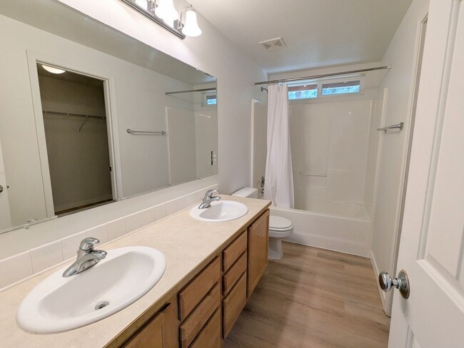 Building Photo - Comfort Meets Convenience in this Dog-Frie...