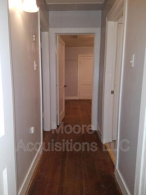 Building Photo - 221 Leonard Dr