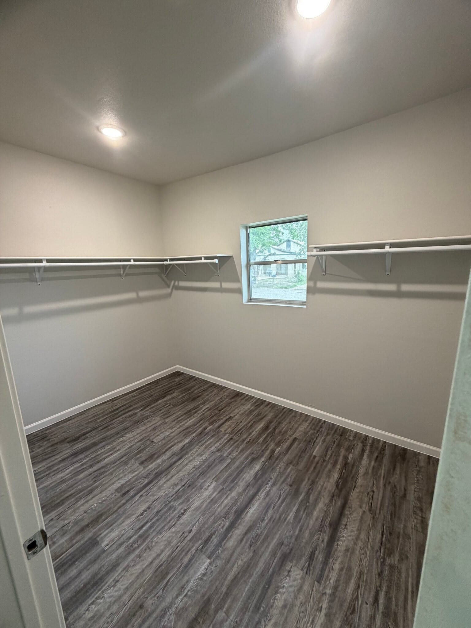Building Photo - 1623 W Ashby Pl