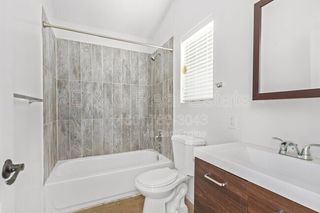 Building Photo - 505 N 16th Ave