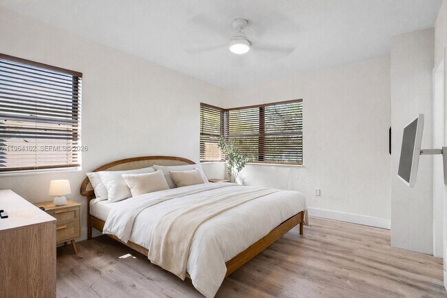 Building Photo - 1275 Marseille Dr