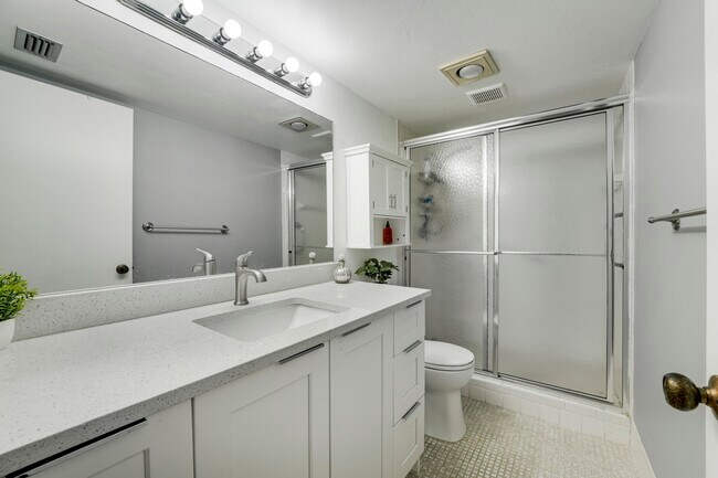 Building Photo - 14849 Cumberland Dr