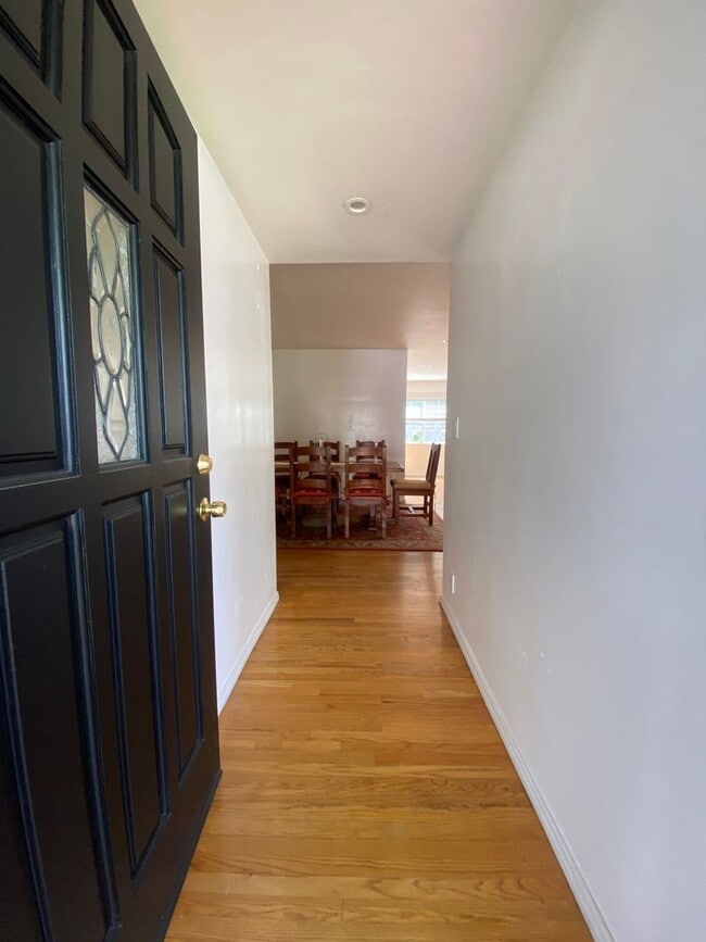 Building Photo - Charming Home in Covina