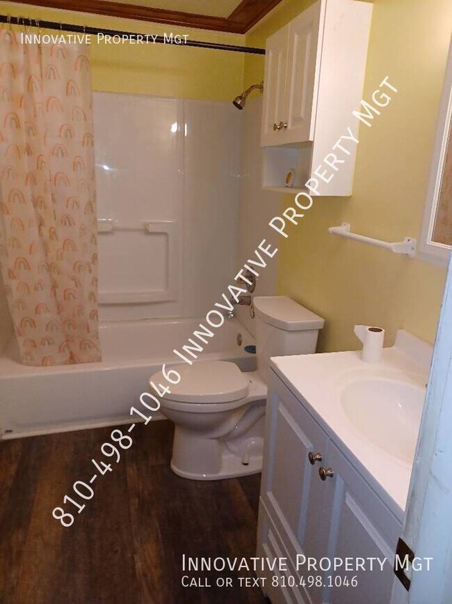 Building Photo - 1124 W Bergin Ave