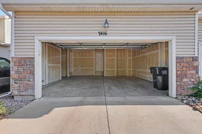 Building Photo - 7416 Sandy Springs Point