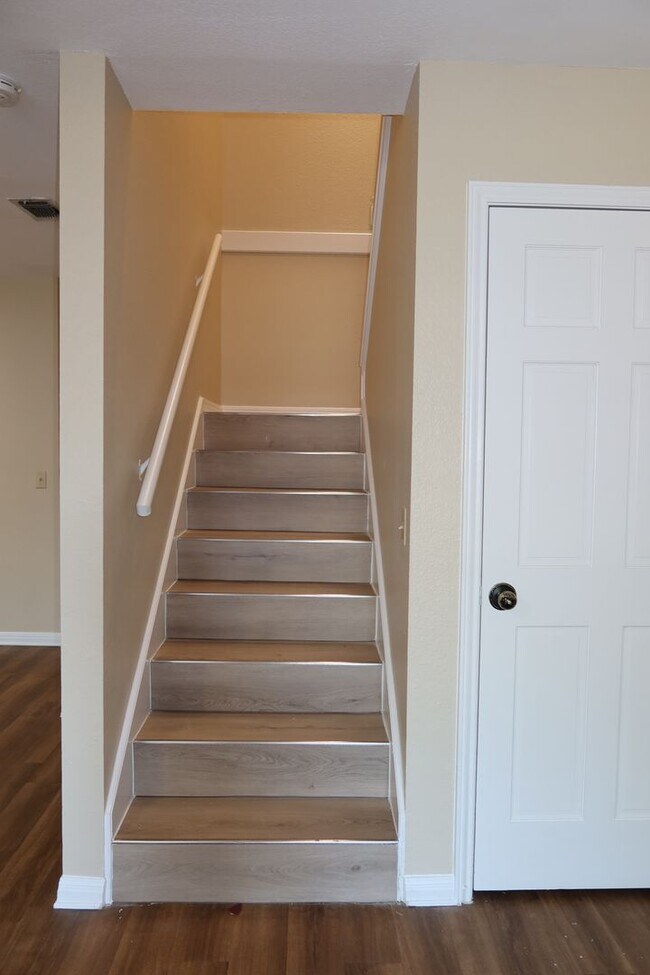 Building Photo - Foster Lane Town Homes NM