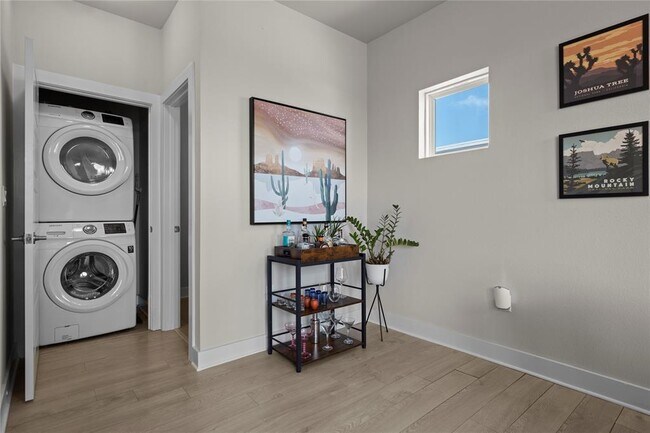 Building Photo - 2900 Pither Ln