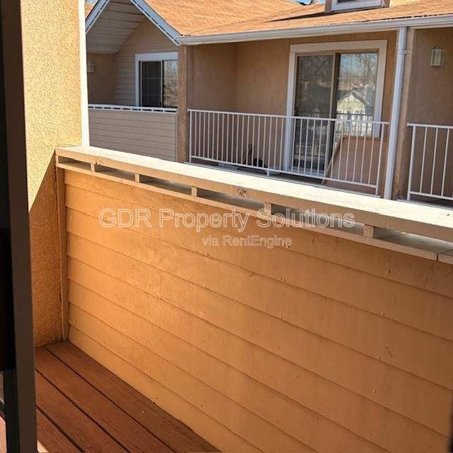 Building Photo - 702 Fruit Ave NW