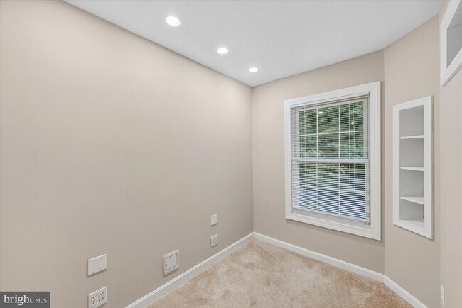 Building Photo - 129 N Duke Dr