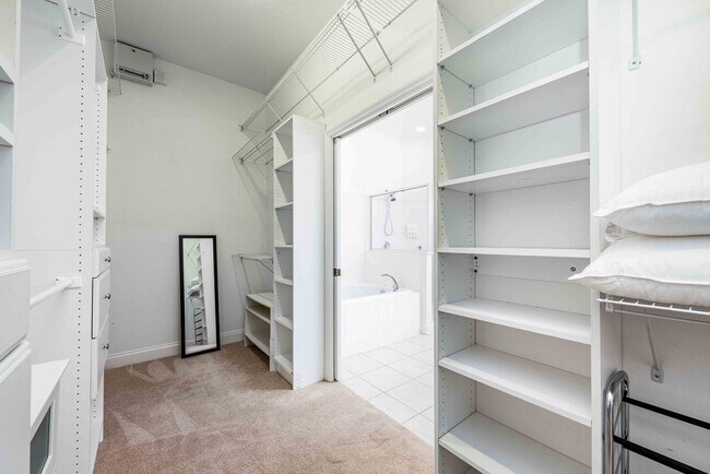 Building Photo - St. Cloud 4 Bedroom, 4 Bathroom Pool Home with Lake View