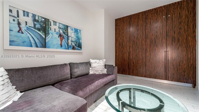 Building Photo - 2201 Collins Ave