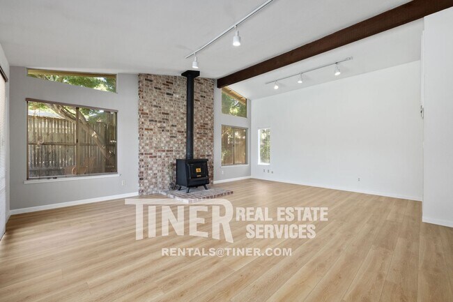 Building Photo - 4935 Kurz Cir