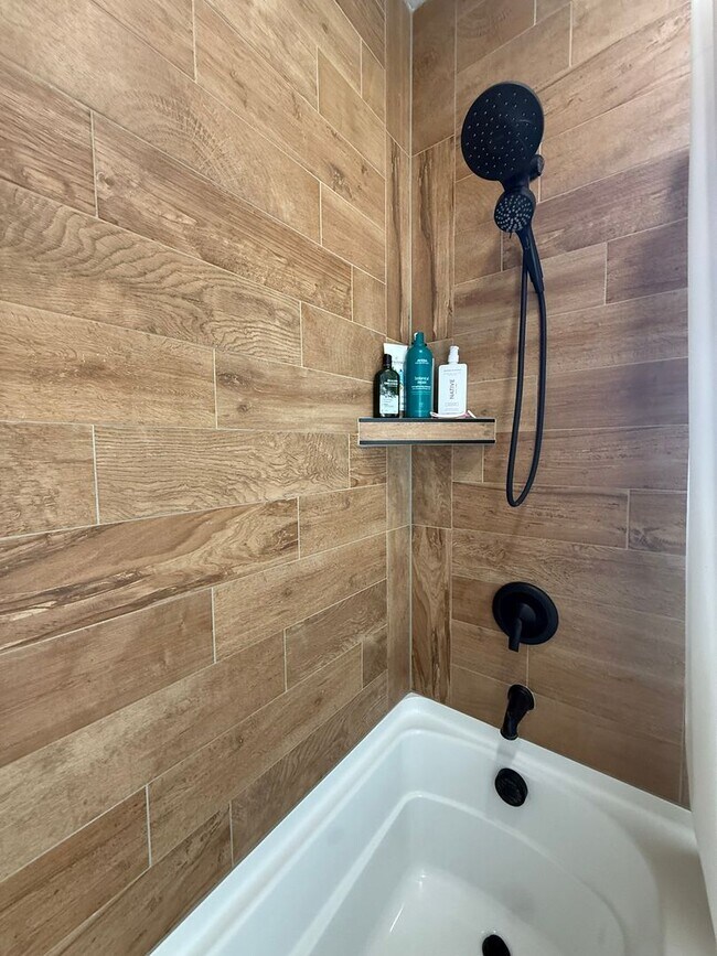 Building Photo - Your Private Oasis Awaits: Spacious 4BR Home with Premium Amenities