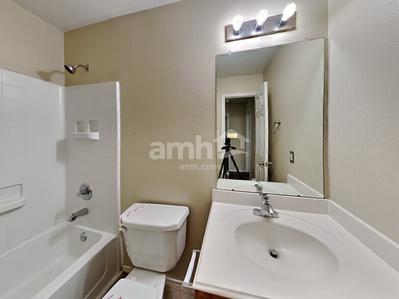 Building Photo - 3803 Dogwood Trl