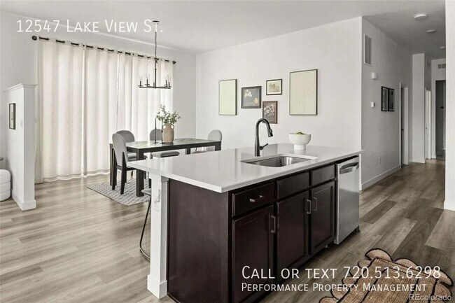 Building Photo - 12547 Lake View St