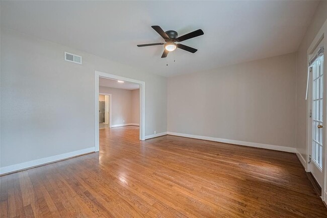 Building Photo - 2345 Wroxton Rd
