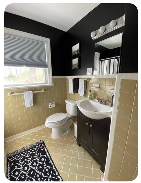 Building Photo - 3616 Skyview Dr SE