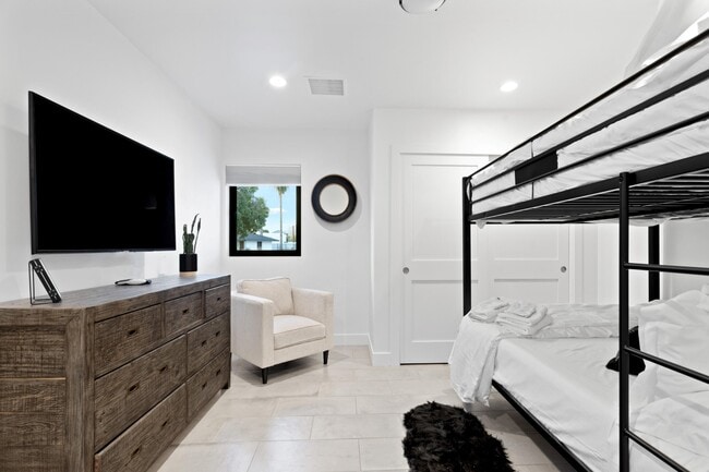 Building Photo - 4633 N 49th Pl