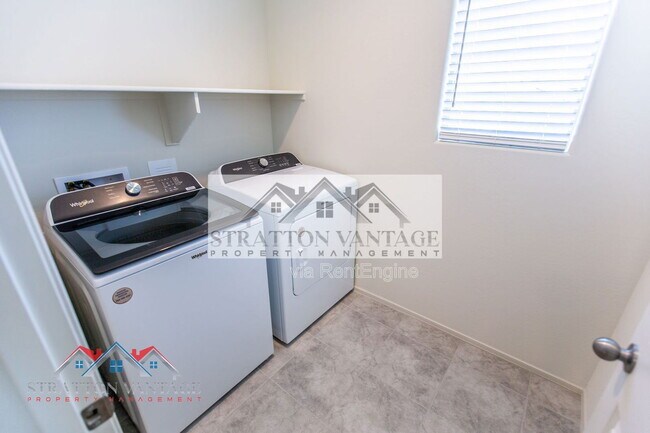 Building Photo - 24618 W Concorda Dr