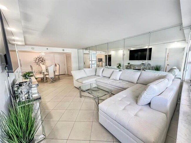 Building Photo - 5225 Collins Ave