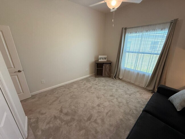 Building Photo - Fully Furnished, 3 Bed, 2 Bath, Turnkey ANNUAL Lease in the Village of Lake Denham