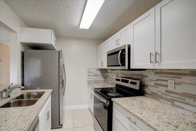 Building Photo - 1104 Meadows Cir
