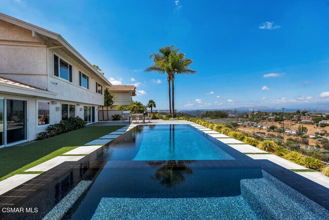 Building Photo - 4066 Calle Del Sol