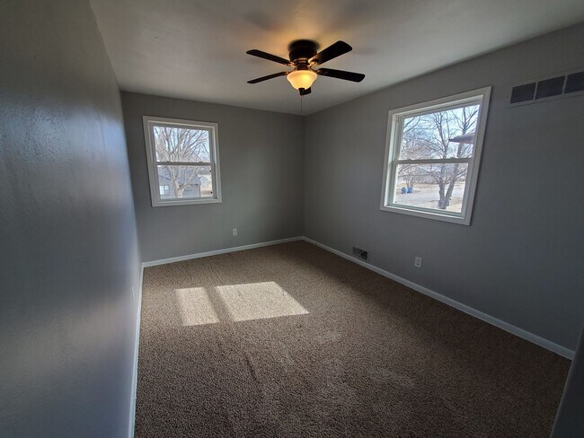 Building Photo - SL KSR1012